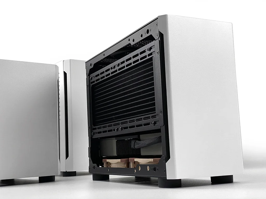 Sliger SM560 Mini-ITX ケース LIAN LI A4-H2O PCケース ITX Amazon